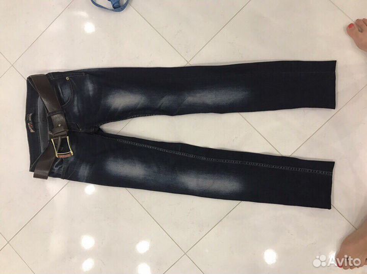 Джинсы Moschino