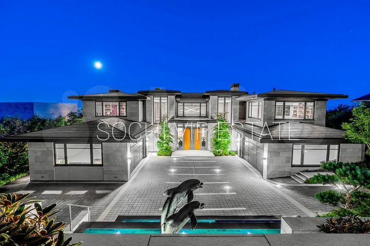 Дом 910 м² на участке 54 сот.