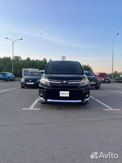 Toyota Voxy 2.0 CVT, 2016, 132 242 км