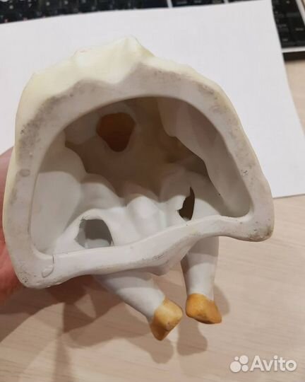 Статуэтка. Девочка в капоре. Бисквитный фарфор. Бе