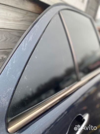 Стекло глухое заднее правое Mercedes E280 седан