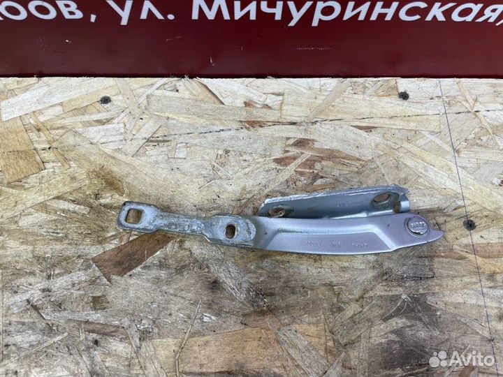 Петля капота левая Renault Sandero Stepway