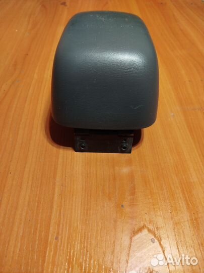 Подлокотник Ниссан Санни FB15