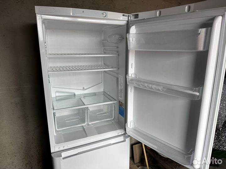 Холодильник бу indesit