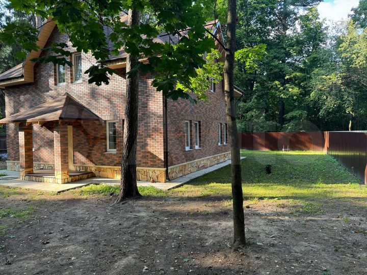 Дом 180 м² на участке 7,5 сот.