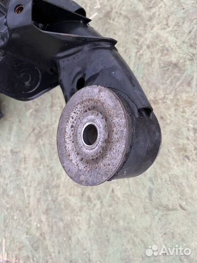 Балка подрамник задний Сайлентблок VW Touareg