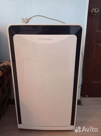 Напольный кондиционер Electrolux eacm-09 em/r