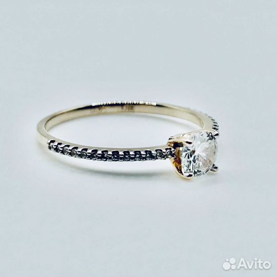 Золотое кольцо с камнем