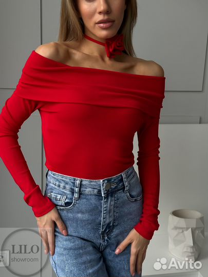 Лонгслив трикотажный с открытыми плечами красный