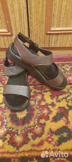 Сандалии женские