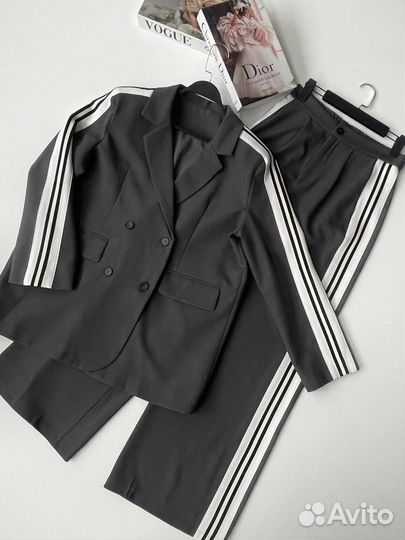 Стильные костюмы 3 цвета