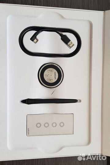 Графический планшет Wacom Intuos Pro M (PTH-660)