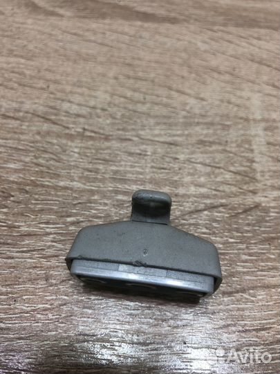 Крючок солнцезащитного козырька Фольксваген Тоуран