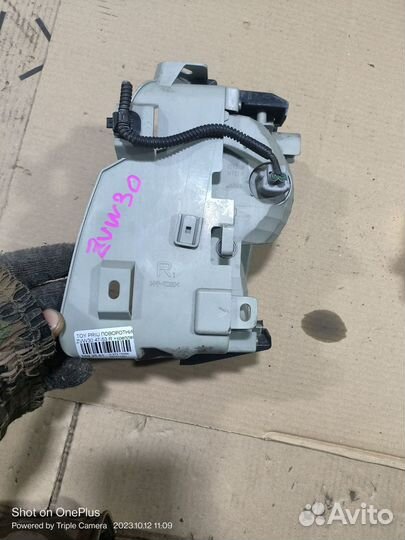 Поворотник в бампер toyota prius 30