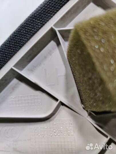 Обшивка стойки передняя левая Mercedes-Benz