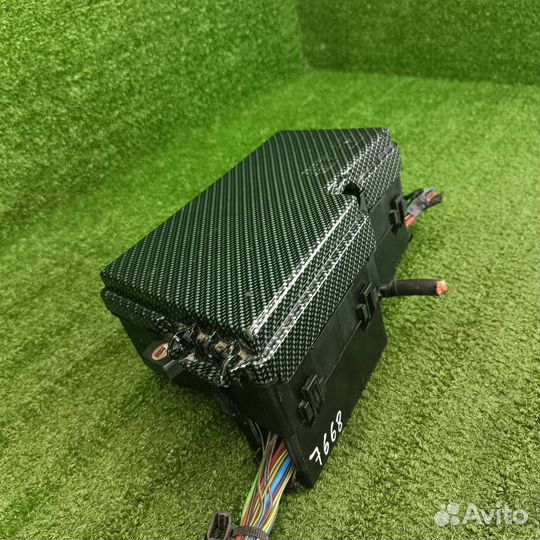 Блок реле и предохранителей передний Ford Focus 2