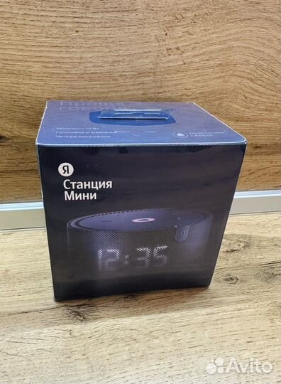 Новая запечатанная умная колонка Алиса Мини Часами