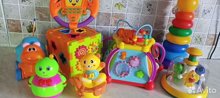 Развивающие игрушки для малышей пакетом