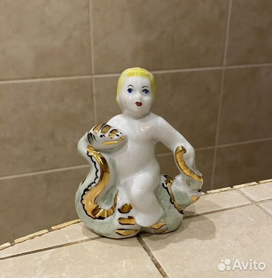 Фарфоровая статуэтка 