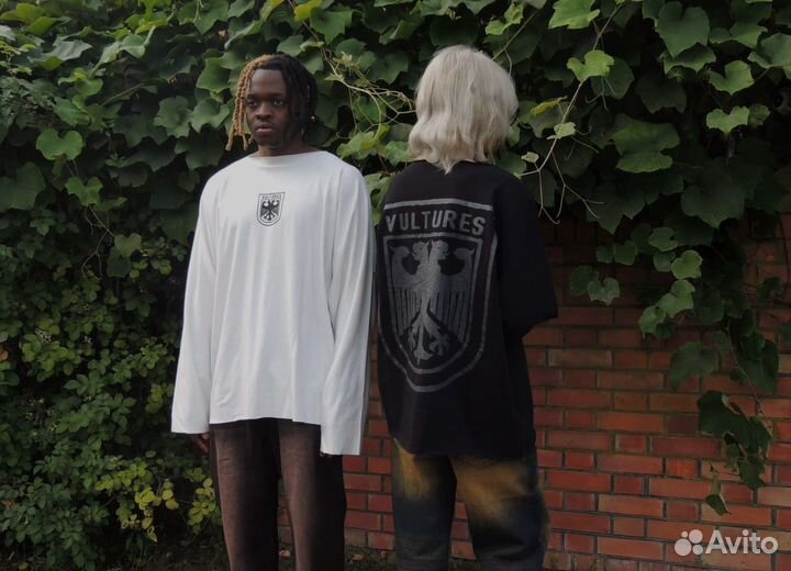 Лонгслив vultures