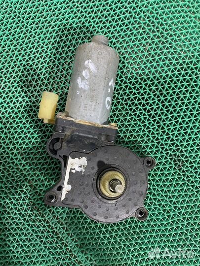 Моторчик стеклоподьемника Ford Focus 1