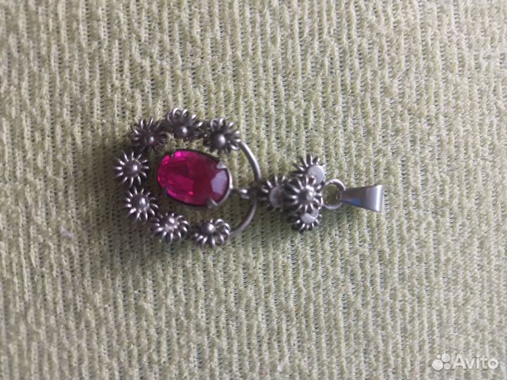 Кулон с рубином