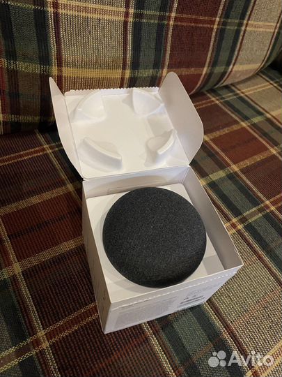 Умная колонка Google Home Mini