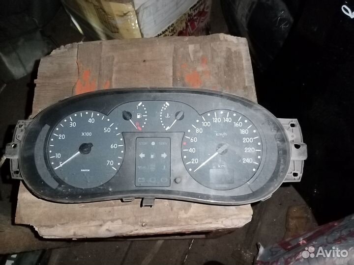Панель приборов на Рено Символ 06г
