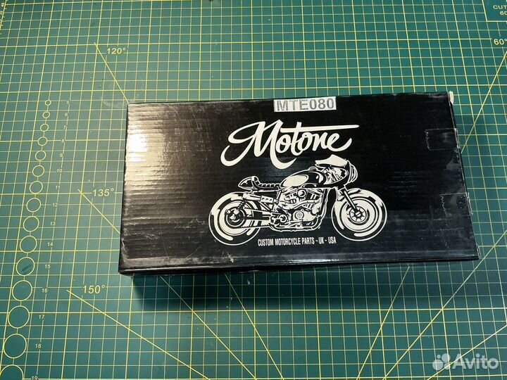 Накладки на бак motone triumph