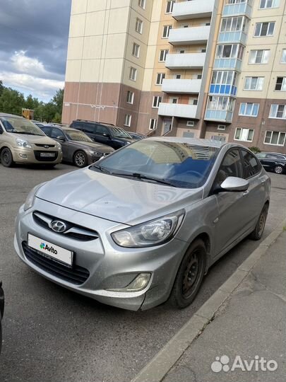 Hyundai Solaris 1.6 AT, 2012, битый, 182 000 км