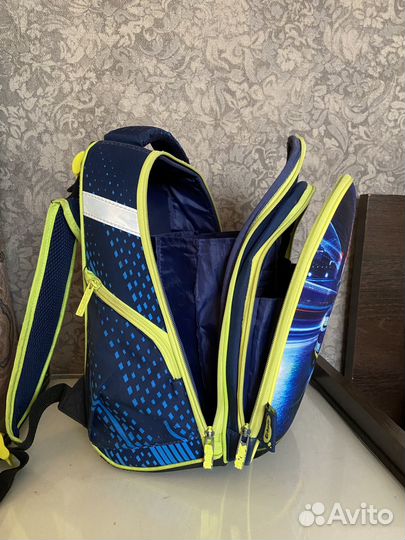 Портфель (рюкзак) школьный