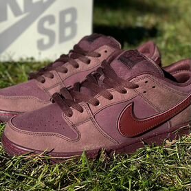 Nike SB Dunk Low City of Love Burgundy Crush