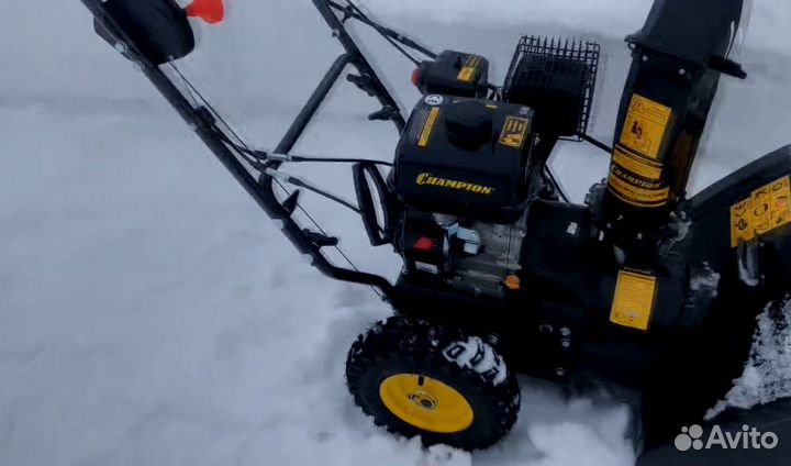Снегоуборщик Champion ST 556