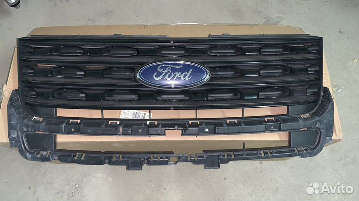 Решетка радиатора оригинал Explorer