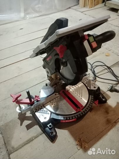 Торцовочная комбинированная пила зубр ЗПТК-210-150