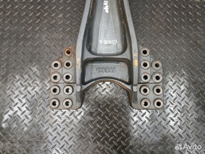 41214827 Кронштейн реактивной тяги