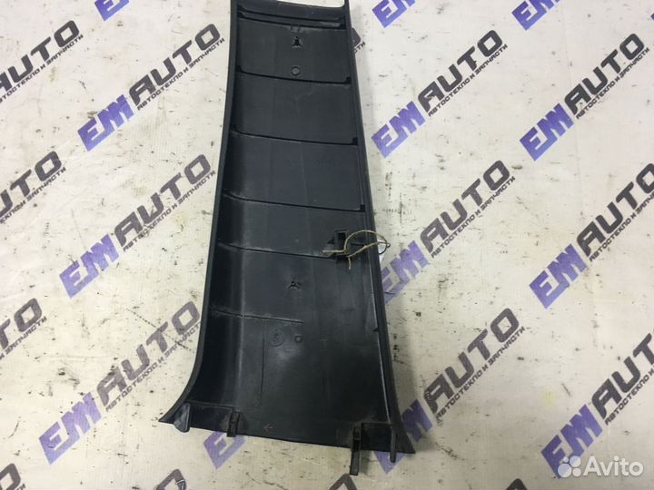 Накладка центр. стойки правая Фольксваген Бора