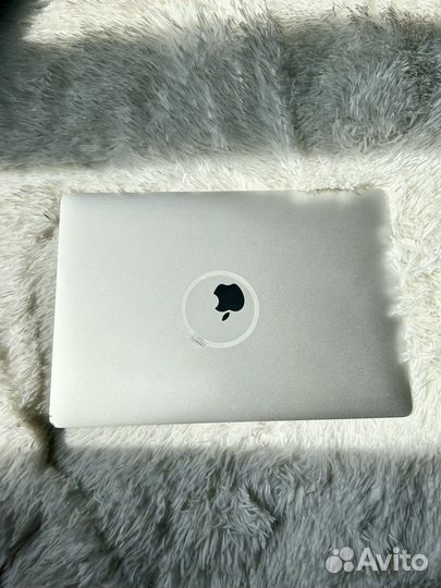 Macbook pro 15 2017 i7 16gb