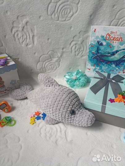 Вязаная игрушка дельфинчик