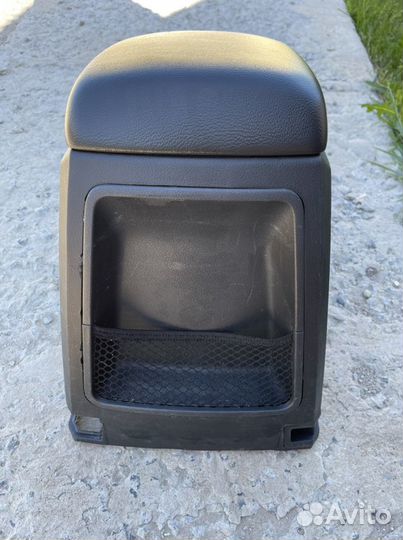 Центральная консоль (Подлокотник) SsangYong Kyron