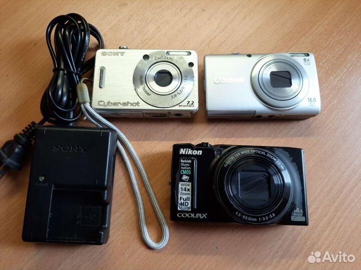 Компактный фотоаппарат, одним лотом