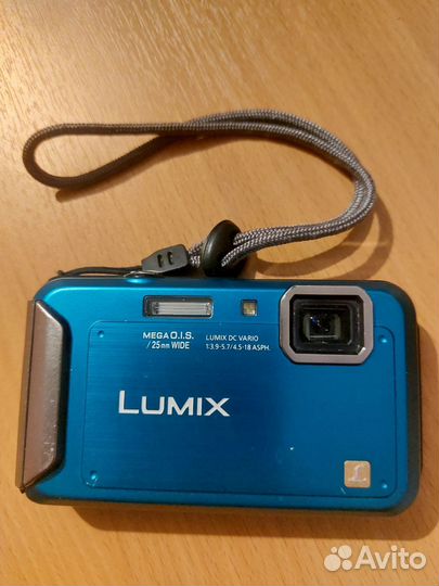 Компактный фотоаппарат Lumix водостойкий