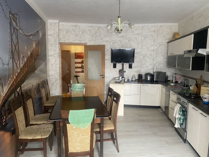 2-к. квартира, 82 м², 1/9 эт.