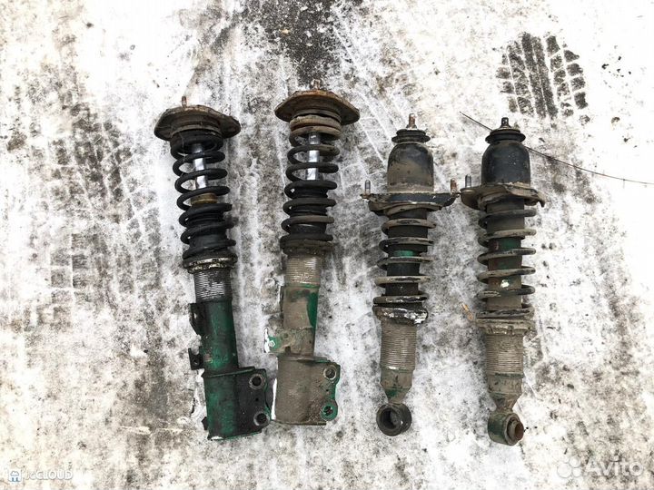 Стойка на toyota corolla runx ZZE123 2zzge