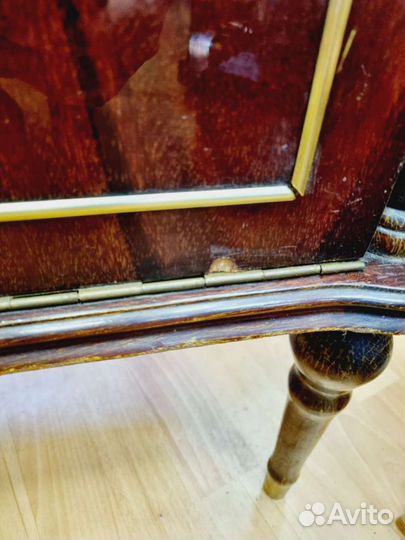 Прикроватная тумба, размер высота 55 см, ширина 55