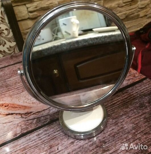 Зеркало с увеличением и без