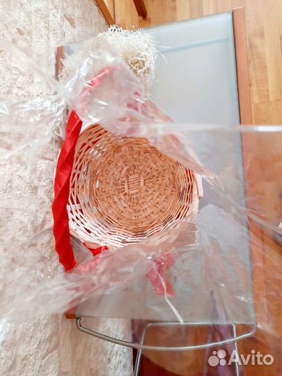 Корзина подарочная новая