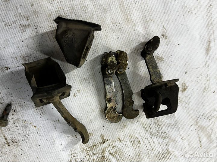 Ограничитель двери volvo 850