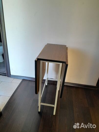 Стол кухонный