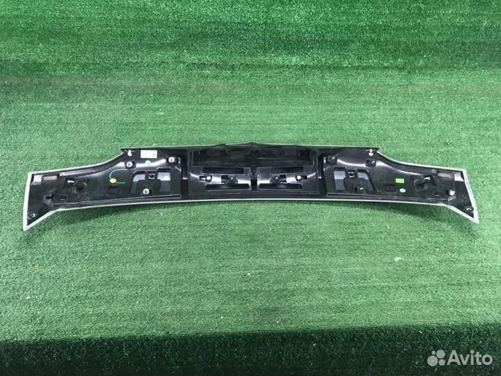 Спойлер крышки багажника Maserati Levante (2016-20